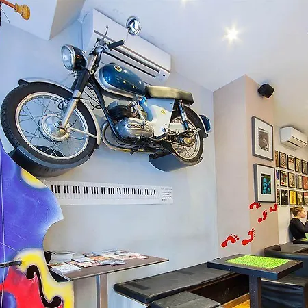 Feel Soho Hostel